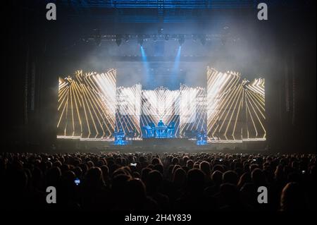 Jean-Michel Jarre spielt live in der Barclaycard Arena 2016 in Birmingham, Großbritannien. Bilddatum: Samstag, 09. Oktober 2016. Foto: Katja Ogrin/ EMPICS Entertainment. Stockfoto