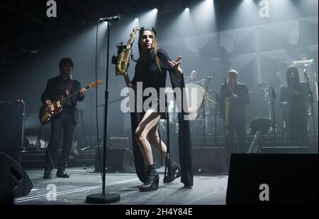 PJ Harvey spielt live im Victoria Warehouse in Manchester, Großbritannien. Bilddatum: Donnerstag, 03. November 2016. Foto: Katja Ogrin/ EMPICS Entertainment. Stockfoto