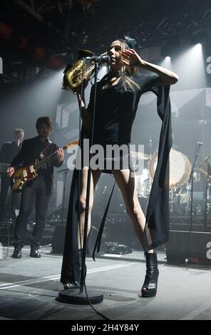 PJ Harvey spielt live im Victoria Warehouse in Manchester, Großbritannien. Bilddatum: Donnerstag, 03. November 2016. Foto: Katja Ogrin/ EMPICS Entertainment. Stockfoto