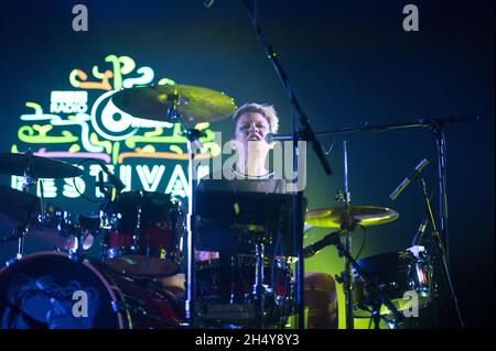 CAT Myers von Honeyblood spielt live auf der Bühne während des 6Music Festivals 2017 in der O2 Academy in Glasgow, Großbritannien. Bilddatum: Samstag, 25. März 2017. Foto: Katja Ogrin/ EMPICS Entertainment. Stockfoto