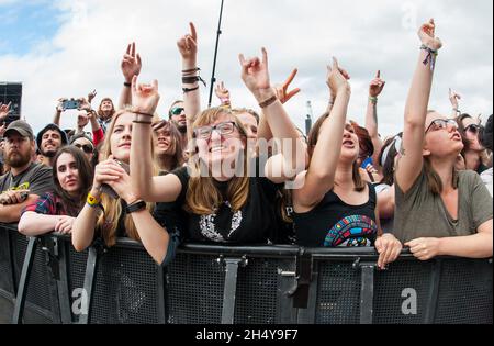 Festivalbesucher am 2. Tag des Download Festivals im Donington Park, Großbritannien. Bilddatum: Samstag, 10. Juni 2017. Foto: Katja Ogrin/ EMPICS Entertainment. Stockfoto