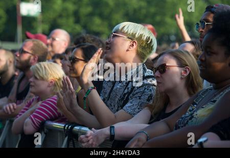 Festivalbesucher am 3. Tag des All Points East Festivals im Victoria Park am 27. Mai 2018 in London, England. Bilddatum: Sonntag, 27. Mai 2018. Foto: Katja Ogrin/ EMPICS Entertainment. Stockfoto