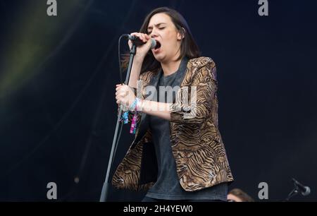 Nadine Shah spielt am 2. Tag des Bluedot Festivals am 21. Juli 2018 in der Jodrell Bank, England, live auf der Bühne. Bilddatum: Samstag, 21. Juli 2018. Foto: Katja Ogrin/ EMPICS Entertainment. Stockfoto