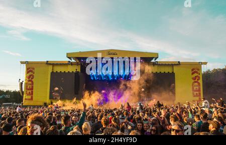 Liam Fray, Daniel Conan Moores, Michael Campbell und Mark Cuppello von den Courteeners treten am 1. Tag des Leeds Festivals im Bramham Park in Leeds, Großbritannien, auf der Bühne auf. Bilddatum: Freitag, 24. August 2018. Foto: Katja Ogrin/ EMPICS Entertainment. Stockfoto