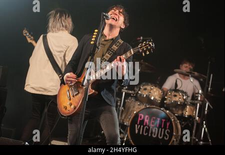 Pretty Vicious tritt am 3. Tag des Leeds Festivals im Bramham Park in Leeds, Großbritannien, auf der Bühne auf. Bilddatum: Sonntag, 26. August 2018. Foto: Katja Ogrin/ EMPICS Entertainment. Stockfoto