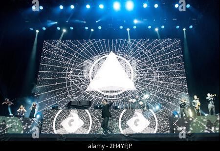 Brendon Urie von Panik! At the Disco tritt am 3. Tag des Leeds Festivals am 26. August 2018 im Bramham Park Leeds, England, auf der Bühne auf. Bilddatum: Sonntag, 26. August 2018. Foto: Katja Ogrin/ EMPICS Entertainment. Stockfoto