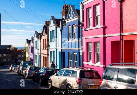 Brighton UK 5. November 2021 - die bunten Häuser in der Blaker Street Brighton sind an einem schönen sonnigen Tag beleuchtet, da das Wetter für das Wochenende wärmer ist : Credit Simon Dack / Alamy Live News Stockfoto