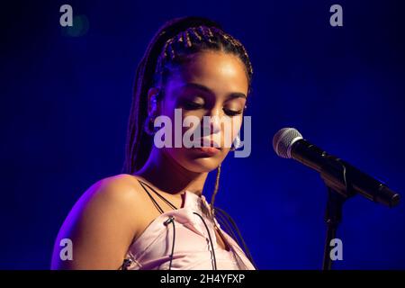 Jorja Smith performt am 13. Oktober 2018 live auf der Bühne der O2 Academy in Birmingham, England. Bilddatum: Samstag, 13. Oktober 2018. Foto: Katja Ogrin/ EMPICS Entertainment. Stockfoto