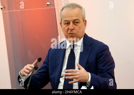 Rom, Italien. November 2021. Franco Locatelli, Präsident des Rates für höhere Gesundheit, während einer Pressekonferenz über Maßnahmen zur Bekämpfung der Covid-19-Pandemie. Rom (Italien), 5. November 2021Foto Samantha Zucchi Insidefoto Kredit: Insidefoto srl/Alamy Live News Stockfoto