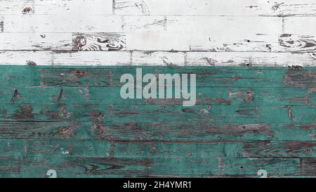 Abstrakte Holzstruktur. Vintage strukturierter Hintergrund aus alten schmutzigen Holzplanken mit abblätternder Farbe. Braune und weiße Farbe auf altem Holzzaun Stockfoto