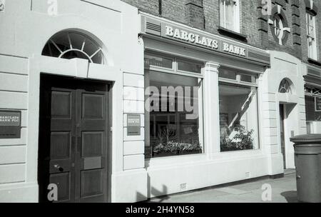 Außenansicht einer Niederlassung der Barclays Bank in der Bedford Row in Holborn, London, am 2. Oktober 1991. Stockfoto