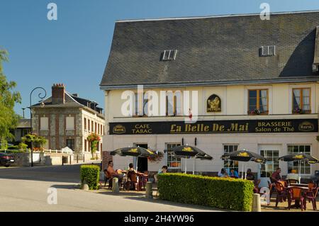 FRANKREICH, SEINE-MARITIME (76), REGIONALER NATURPARK BOUCLES DE LA SEINE NORMANDE, SAINT-MARTIN-DE-BOSCHERVILLE, CAFÉ TABAC LA BELLE DE MAI Stockfoto