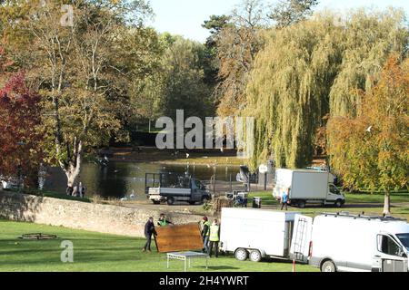 Colchester, Großbritannien. 05.. November 2021. Vorbereitungen für das Feuerwerk im Lower Castle Park in Colchester an einem sonnigen Herbsttag. Kredit: Eastern Views/Alamy Live Nachrichten Stockfoto