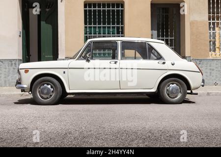 SABADELL, SPANIEN - 1. JUNI 2021: 1969 MG 1300 S, Mark II, viertürige Limousine (BMC ADO16) Stockfoto