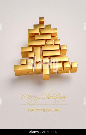 Weihnachtsbaum aus goldenen Tetris-Blöcken auf einem Papierhintergrund. Nachricht „Frohe Weihnachten / Frohes Neues Jahr“ auf der Unterseite. Stockfoto