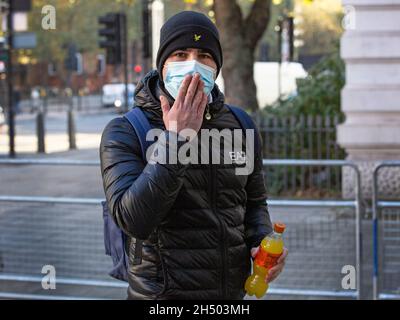 Der Chelsea-Fan Nathan Blagg, 21, kommt vor das Amtsgericht von Westminster, weil er wegen rassistischer und antisemitischer Tweets im Internet für schuldig befunden wurde. Stockfoto