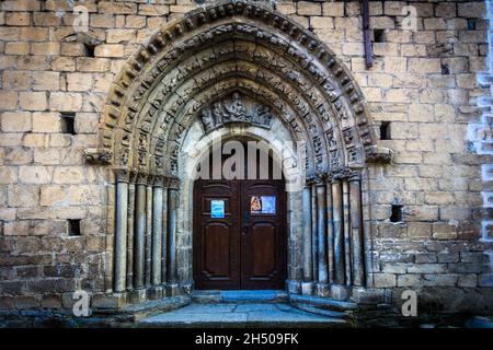 Romanische Kirche San Esteban de Betren im Aran-Tal. Lleida. Spanien. Stockfoto