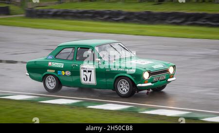 1974 Ford Escort Mk1 RS2000 mit Fahrer Alasdair Coates während der Vorläufe der Gerry Marshall Trophy bei Goodwood 78. Mitgliederversammlung, Sussex, Großbritannien. Stockfoto