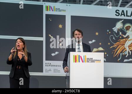 Minister für Kultur und Tourismus Dario Franceschini präsentiert bei der Eröffnung der XXXIII Internationalen Buchmesse, 2021, Lingotto Gebäude, Stockfoto