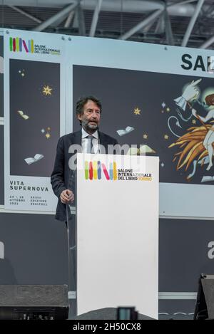 Minister für Kultur und Tourismus Dario Franceschini präsentiert bei der Eröffnung der XXXIII Internationalen Buchmesse, 2021, Lingotto Gebäude, Stockfoto