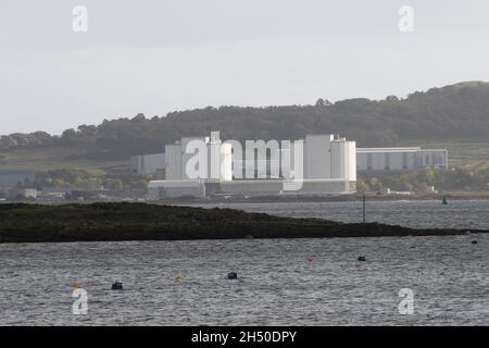 Huntertson Power Stations , Ayrshire, Schottland, von der Insel Great Cumbrae im Firth of Cylde aus gesehen Stockfoto