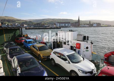 Largs, North Ayrshire, Schottland, Großbritannien. Der kaledonische Fährdienst McBrayne ( Cal Mac ) zwischen Largs und Great Cumbrae Island ( Millport ) Stockfoto