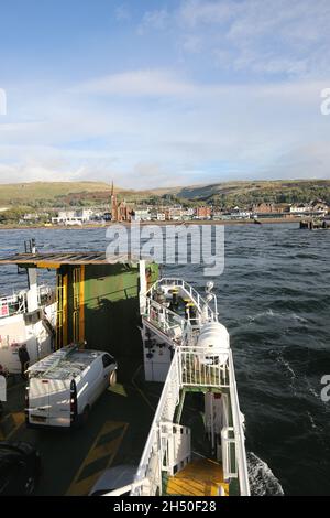 Largs, North Ayrshire, Schottland, Großbritannien. Der kaledonische Fährdienst McBrayne ( Cal Mac ) zwischen Largs und Great Cumbrae Island ( Millport ) Stockfoto