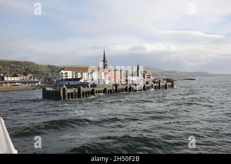 Largs, North Ayrshire, Schottland, Großbritannien. Der kaledonische Fährdienst McBrayne ( Cal Mac ) zwischen Largs und Great Cumbrae Island ( Millport ) Stockfoto