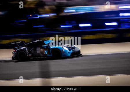 Sakhir, Bahrain. November 2021. 77 Ried Christian (ger), Evans Jaxon (nzl), Campbell Matt (Auts), Dempsey-Proton Racing, Porsche 911 RSR - 19, Aktion während der 8 Stunden von Bahrain, 6. Lauf der FIA-Langstrecken-Weltmeisterschaft 2021, FIA WEC, auf dem Bahrain International Circuit, vom 4. Bis 6. November 2021 in Sakhir, Bahrain - Foto: Germain Hazard/DPPI/LiveMedia Kredit: Independent Photo Agency/Alamy Live News Stockfoto