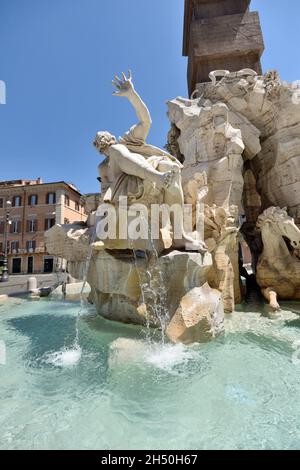 Brunnen der vier Flüsse, Piazza Navona, Rom, Italien Stockfoto