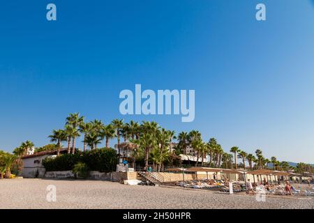 türkei, camyuva - 08. 25. 2021: Luxuriöses 5-Sterne-Hotel in camyuva, Türkei. Ist ein beliebtes Touristenziel in der Nähe von Meer mit Strand Stockfoto