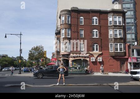 Ecke 4th Avenue und 9th Street im Park Slope-Viertel von Brooklyn, New York. Stockfoto