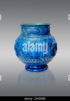 Ptolemäische Vase mit hohem Relief, glasiert, verziert mit Tieren, 100-99 v. Chr. Louvre Museum E22582. Dekoriert mit Aparade von Tieren; Hasen; Pferd; Antilope; g Stockfoto