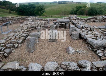 Dolichenum Tempel zum Jupiter Dolichenus grub römische Ruinen in Vindolanda Fort und Museum, Bardon Mill, Hexham, Northumberland, England, VEREINIGTES KÖNIGREICH Stockfoto