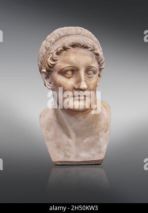 Ptolemäische ägyptische Statue des Ptolemäus 1. Soter, 4. Viertel 4. Jh. v. Chr., Marmor. Louvre Museum Ma 849 oder MR457. Porträt von Ptolemäus I. Soter, frontal, Stockfoto