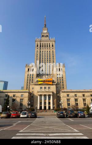 Warschau, Polen - 28. Februar 2016: Palast der Kultur und Wissenschaft, das höchste Gebäude in Polen mit einer Gesamthöhe von 237 Metern. Es ist ein Zuhause Stockfoto