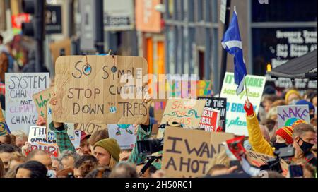 Glasgow, Schottland, Großbritannien 5. November 2021. Der Klimawandel am Freitag, den märz, brachte die Stadt zum Stillstand, da die Lieferungen annulliert oder die ganze Stadt verzögert wurden, da die Strecke voll von Demonstranten war und vollständig von der Polizei kontrolliert wurde. Credit Gerard Ferry/Alamy Live News Stockfoto