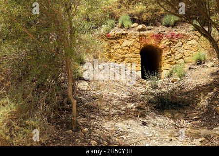 Naturlandschaften des Gartens von Kolymbethra (Giardino della Kolymbetra) im Tal der Tempel, Agrigent, Sizilien, Italien. Stockfoto