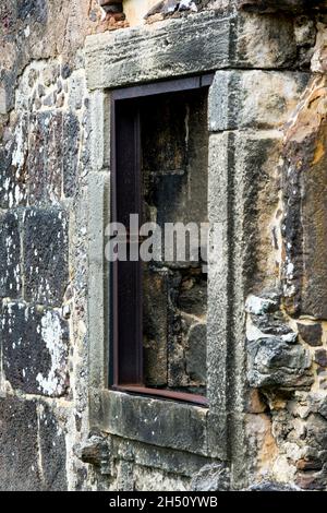 Ruinen der Casa da Torre de Garcia Davila. Es ist ein historisches Gebäude in Praia do Forte, Stockfoto