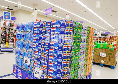 Florida, Miami Kmart, Display Verkauf alkoholfreie Getränke Pepsi Cola Cola Cola, 12-Pack-Packs Förderung gestapelte Produkte Stockfoto