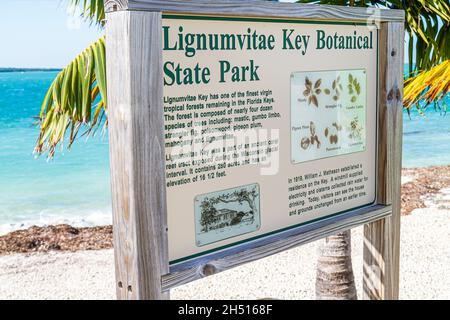 Islamorada US Route 1, Overseas Highway, Florida Keys National Marine Sanctuary, Lignumvitae Key Botanical State Park Schild Florida Bay Informationen Wasser Stockfoto