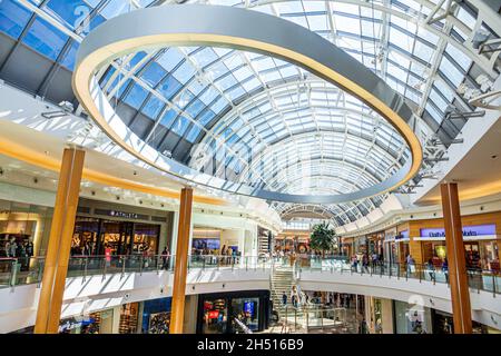 Orlando Florida, The Mall at Millenia, Geschäfte Märkte Marktplatz Verkauf Geschäfte Geschäfte Unternehmen, Atrium Dachfenster Veranda innen Stockfoto