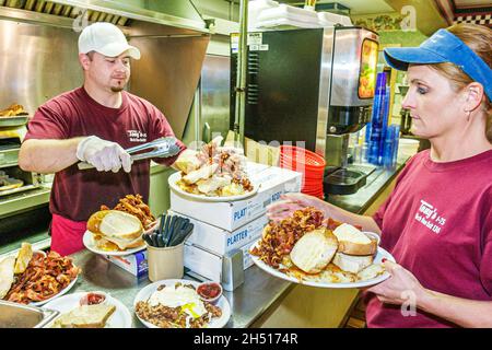 Michigan Birch Run, Tony's I 75, Restaurant Esszimmer Küche, Mann männlich Frau weiblich Linie Koch Kellnerin Server, innen Arbeiter Mitarbeiter Frühstück Stockfoto