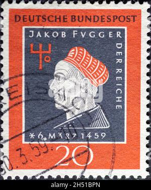 DEUTSCHLAND - UM 1959: Eine in Deutschland gedruckte Briefmarke, die ein Bild von Jacob Fugger dem Reichen zeigt. Text: 500 Jahre Geburtstag Stockfoto