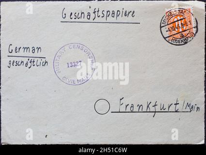 DEUTSCHLAND - UM 1945: Briefumschlag mit Briefmarke, der von der US Military Censorship Civil Mails gestempelt wurde. Der Brief ging von Michelstadt an Stockfoto