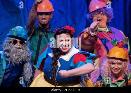 Madrid, Spanien. November 2021. Kinder Musical Graphic Pass Schneewittchen in Madrid 05/11/2021. Quelle: CORDON PRESS/Alamy Live News Stockfoto