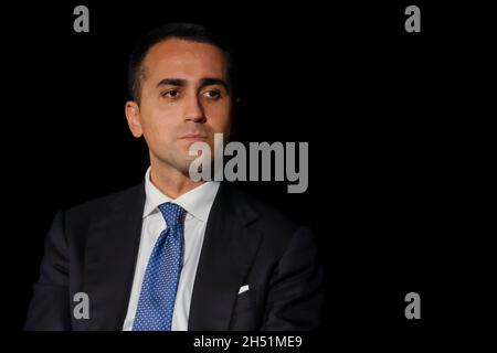 Luigi Di Maio Minister für auswärtige Angelegenheiten und internationale Zusammenarbeit in der Regierung Conte II und später in der Regierung Draghi in Neapel während des Kongresses, der von der Zeitung Corriere della Sera, Casa Corriere, im Palazzo reale organisiert wurde Stockfoto