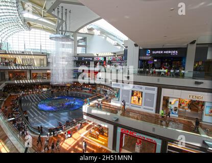 Im Einkaufszentrum Shoppes in Marina Bay Sands in Singapur. Stockfoto