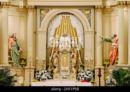 Der Altar in der St. Louis Cathedral ist am 15. November 2015 in New Orleans, Louisiana, abgebildet. Die Kirche wurde 1720 gegründet. Stockfoto