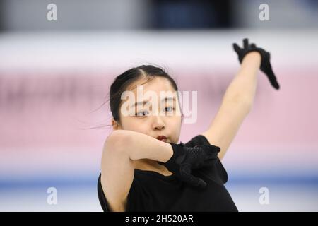 Turin, Italien. November 2021. Yi ZHU, China, während des Trainings beim ISU Grand Prix of Figure Skating - Gran Premio d'Italia, in Palavela, am 5. November 2021 in Turin, Italien. (Foto von Raniero Corbelletti/AFLO) Quelle: Aflo Co. Ltd./Alamy Live News Stockfoto